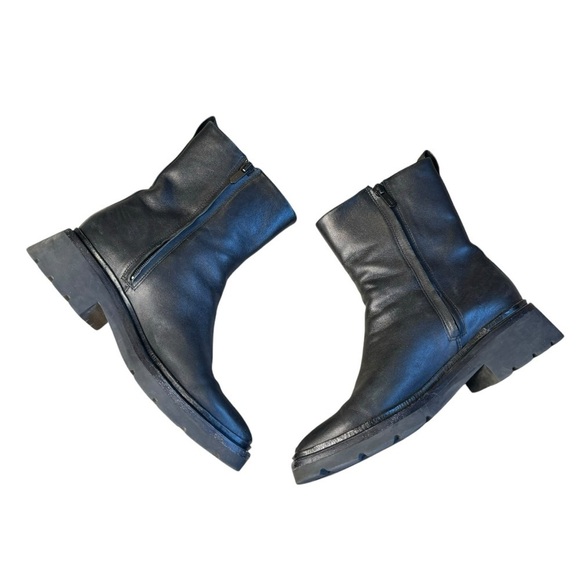 Vince Remi BLACK LEATHER CHUNKY Sole Water Repellant Zip Ankle Boot Bootie 7.5 - Picture 6 of 11